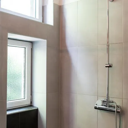 Zentrales & Modernes City-apartment - Free Parking & Bikes Apartamento
